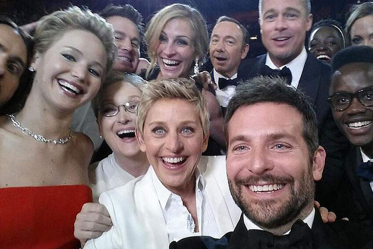 Das lustigste "Selfie" enstand allerdings vor den Kulissen. Ellen DeGeneres brachte Meryl Streep, Brad Pitt, Angelina Jolie, Kevin Spacey, Julia Roberts Jennifer Lawrence, Lupita Nyong und Jared Leto zusammen auf ein Bild. Mit dem Gruppen-"Selfie" wurde ein neuer Twitter-Rekord aufgestellt.