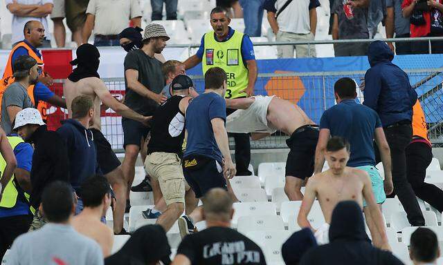 Beim EM-Spiel Russland gegen England gab es gewalttätige Szenen im Stadion.