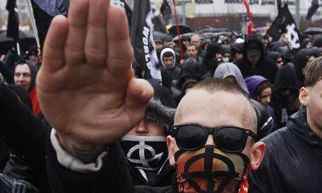 Rechtsradikaler Demonstrant in Moskau