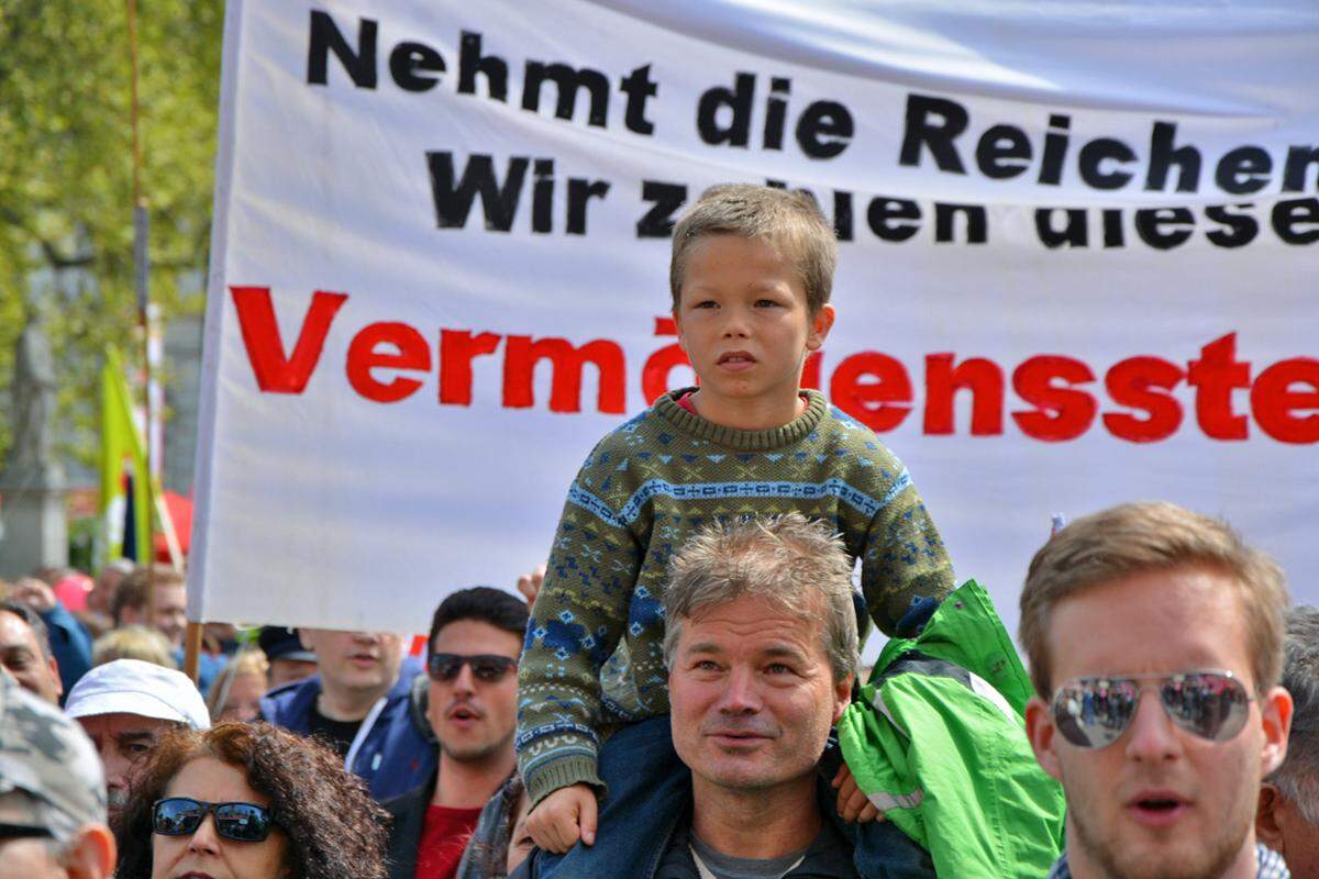 "Viel mehr" will Faymann noch in Sachen Vermögenssteuern, die Steuerreform sei aber ein Riesen-Schritt zu weniger Steuern auf Arbeit.