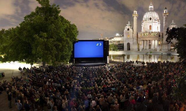 Nur noch zwei Abende lang: Kino unter Sternen vor der Wiener Karlskirche.
