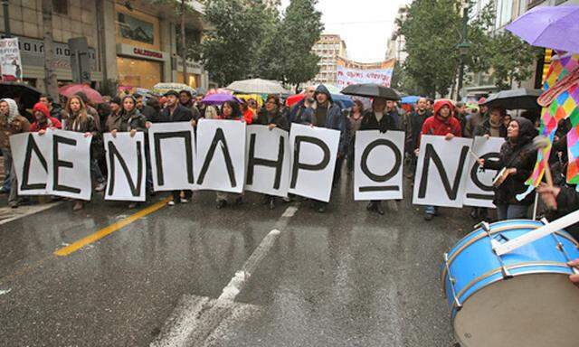 Demonstranten in Athen mit dem Slogan: 
