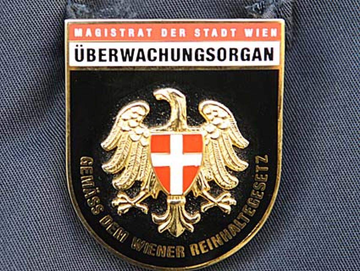 Bunt und thematisch breitgefächert zeigen sich die zahlreichen Ordnungshüter, die in Wien unter städtischer Ägide ihren Dienst versehen: Ihr Themenspektrum reicht von der Hundekot- über die Fahrscheinkontrolle, von der Parkraumüberwachung bis zur Überwachung der Hausordnung im Gemeindebau und in den Wiener Linien. Nicht alle der Wachorgane tragen dabei Uniformen und Kapperl im Dienst.