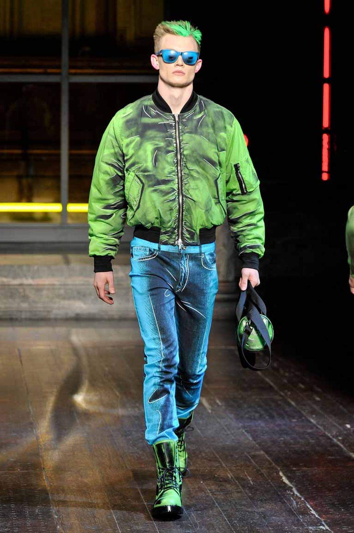Diese Jacken wird es Ende nächsten Jahres wohl überall zu kaufen geben, wenn es nach Moschino ...  
