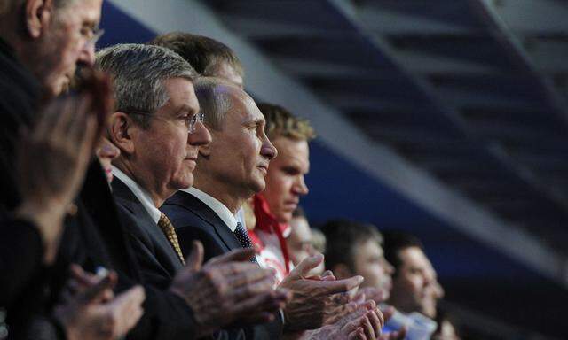 Putin and Medvedev attend Sochi 2014 Closing Ceremony