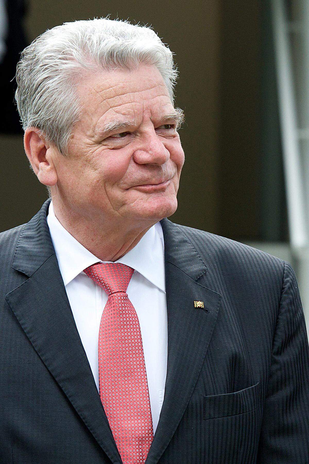 Der deutsche Bundespräsident Joachim Gauck hat der Witwe des FAZ-Herausgebers Frank Schirrmacher, Rebecca Casati, kondoliert. Gauck würdigte ihn als "herausragenden Journalisten und Publizisten".