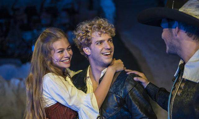 "Constance" Zoe Straub debutierte auf einer Musicalbühne und fand in Christopher Dederichs als D'Artagnan einen stimmigen Bühnenpartner.