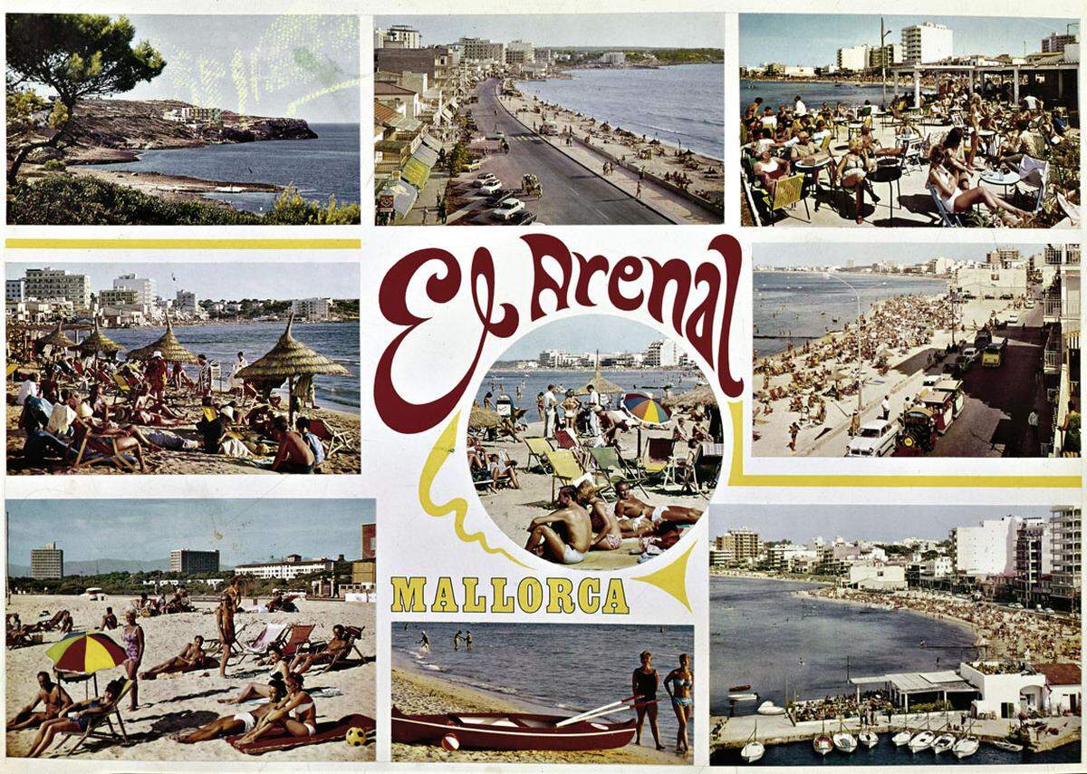 Viele Bilder fanden als Postkartenmotive den Weg in Europas Wohnzimmer. Im Bild: S’Arenal in den 60er Jahren, den Anfängen des Massentourismus.