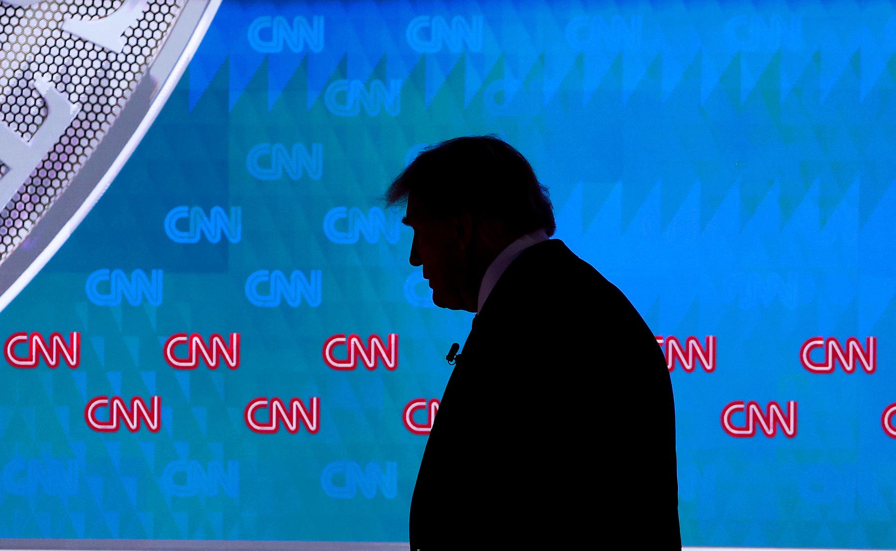 Trump zahteva prodajo CNN v sklopu dogovora Warner Bros. Discovery