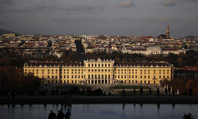 The evening sun illuminates Schoenbrunn palace in Vienna