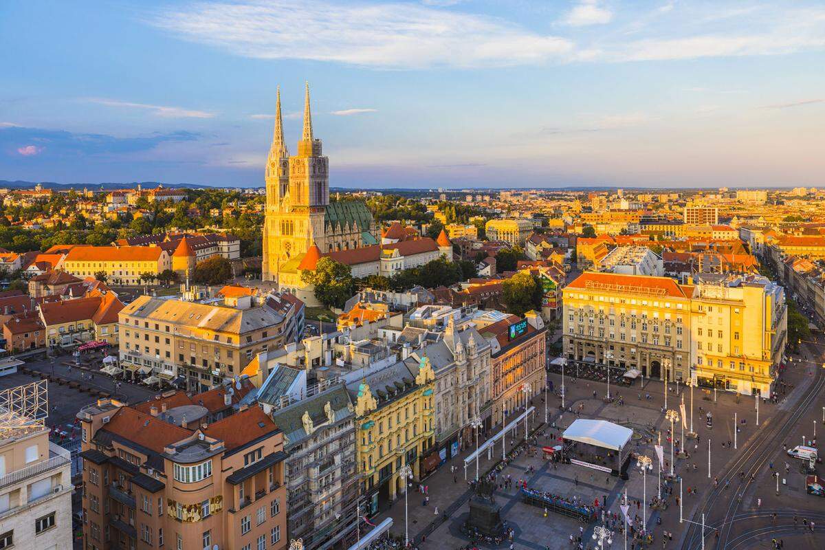 Für eine Städtereise bietet sich Zagreb vor allem wegen der schönen Altstadt im österreichisch-ungarischen Stil des 18. und 19. Jahrhunderts an. Mit dem Auto ist man zudem schnell am Meer und kann somit Kultur und Badeurlaub gut verbinden.