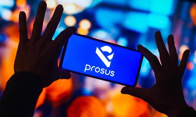 Das Prosus-Logo auf einem Smartphone in Brasilien.