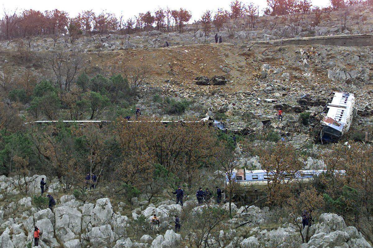  23. Jänner 2006: Nahe der montenegrinischen Hauptstadt Podgorica entgleist ein Regionalzug, vier Waggons stürzen in eine Schlucht. 47 Menschen kommen ums Leben.