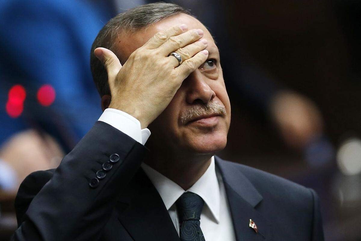 Und noch einmal Yigit Bulut in seiner Funktion als Experte für Verschwörungstheorien: Er wittert ein umfassendes Komplott mit dem Ziel, Premier Erdogan durch Telepathie zu töten: "Ich bin mir sicher, dass an vielen Orten unablässig daran gearbeitet wird, Recep Tayyip Erdogan per Telepathie, also durch Ferneinwirkung, und durch andere Methoden zu töten.“