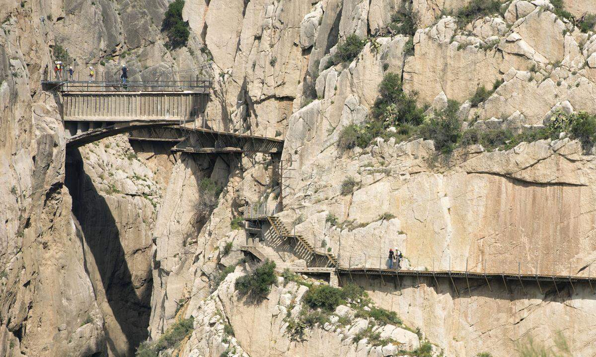 Vergleichsweise unspektakulär ist dagegen Caminito del Rey in der Nähe von Álora im Süden Spaniens. Der "Königspfad" wurde nach zahlreichen tödlichen Unfällen gesperrt und restauriert.