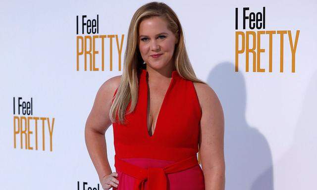 Cast member Schumer poses at the premiere of ´I Feel Pretty´ in Los Angeles