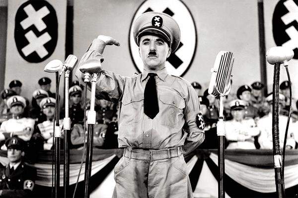 Skurril mutet die Oscar-Geschichte von Charlie Chaplin an. Er war zwar 1941 für "Der große Diktator" als bester Schauspieler (und auch für das Drehbuch) nominiert, hatte aber gegenüber James Stewart das Nachsehen. Auch 1948 ging er als "Frauenmörder von Paris" leer aus. Nachdem er 1972 den Ehren-Oscar erhielt, eroberte er im Jahr darauf seinen einzigen "regulären" Oscar - für die beste Filmmusik ("Rampenlicht").