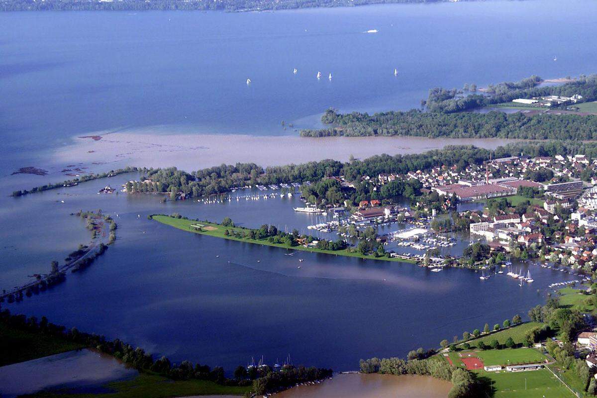 Nichts für Landratten: Zwischen 22. September und 6. Oktober feiert es sich heftig und deftig auf dem Oktoberfestschiff am Bodensee. Neben Bier und Musik erwartet die Gäste auch ein "Bayerisches Buffet" mit allerlei Schmankerln. Abfahrts -und Ankunftsort ist Bregenz.