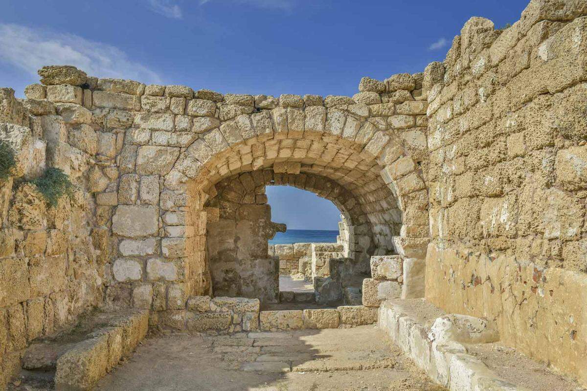 Vor über 2000 Jahren gab Herodes der Große zu Ehren von Caesar Augustus der Stadt Caesarea ihren Namen. Heute gilt sie als eine der bedeutendsten Ausgrabungsstätten in Israel - und als zehnter der 52 sehenswertesten Orte der Welt in diesem Jahr. Zumindest, wenn es nach der "New York Times"-Redaktion geht. >> Zur vollständigen Liste