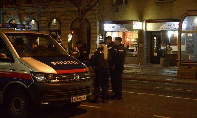 Die Polizei rückte nach der Messer-Attacke aus.