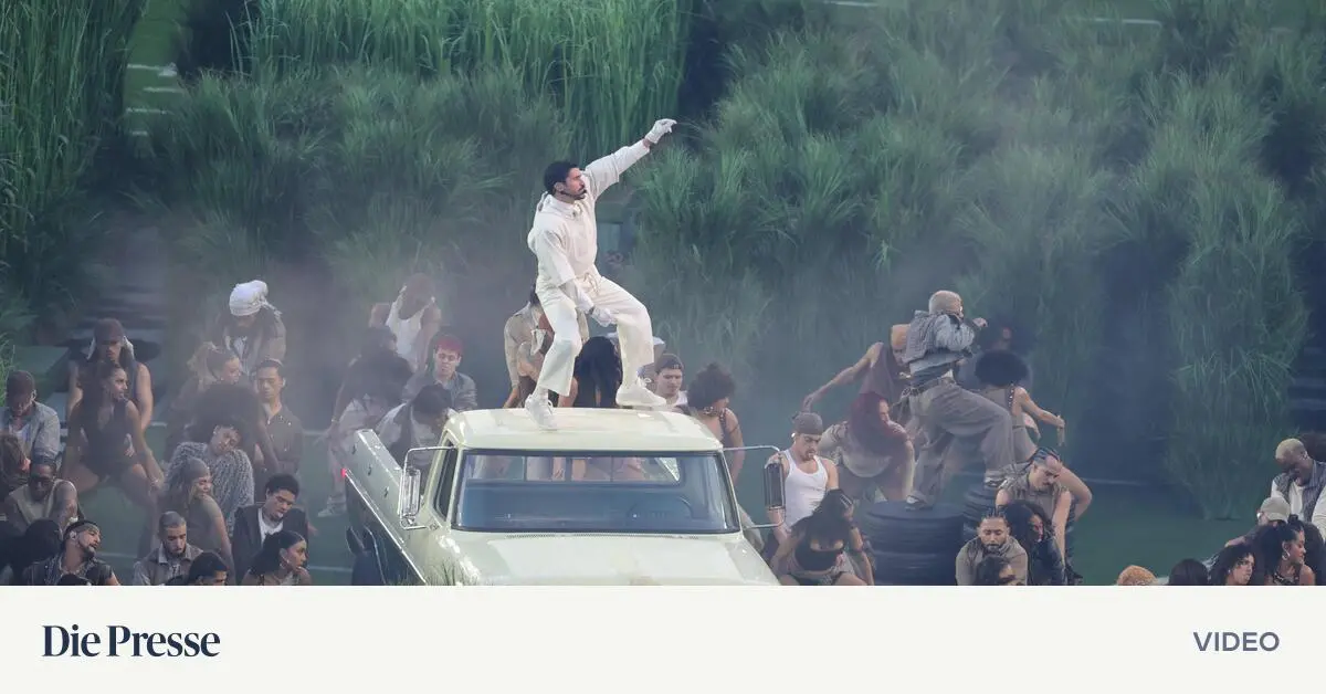 Ein-Dorn-in-Trumps-Auge-Bad-Bunny-triumphiert-in-der-Half-Time-Show-mit-einer-Ode-an-die-Freude-premium-