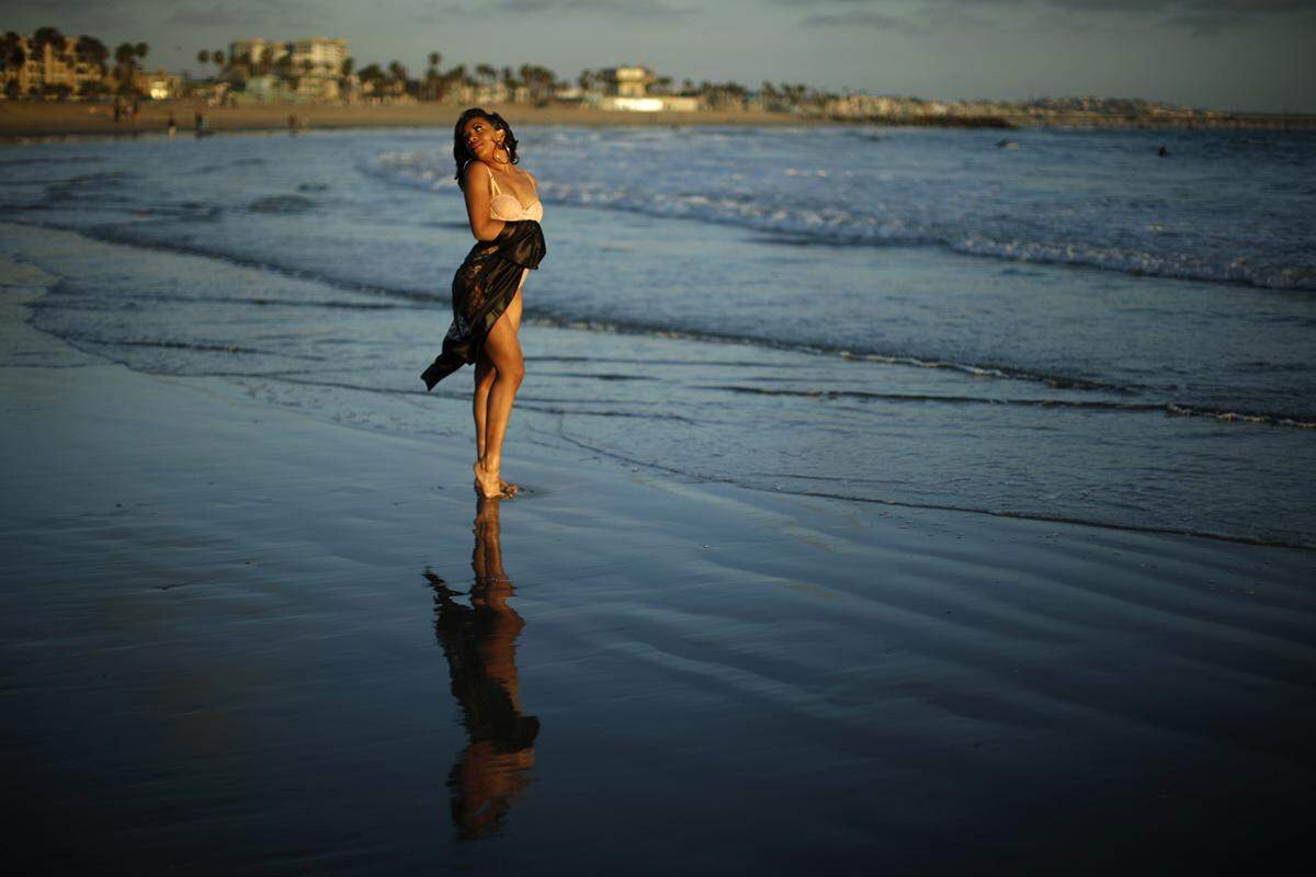 California Girls auf Roller Skates und Beachboys mit dem Surfbrett in der Hand. Diesem Stereotyp wird der Strand in Los Angeles gerecht. Ebenfalls zur Attraktivität trägt die Tatsache bei, dass hier Baywatch gedreht wurde.