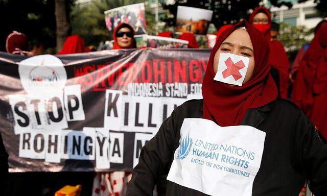 Activists and protesters take part in a rally in support of Myanmar´s Rohingya during one of the deadliest bouts of violence involving the Muslim minority in decades, in Jakarta, Indonesia