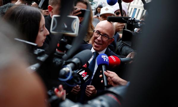 Ein Pariser Gericht hat den Rauswurf des Chefs der konservativen französischen Partei Les Républicains, Éric Ciotti, vorläufig aufgehoben.