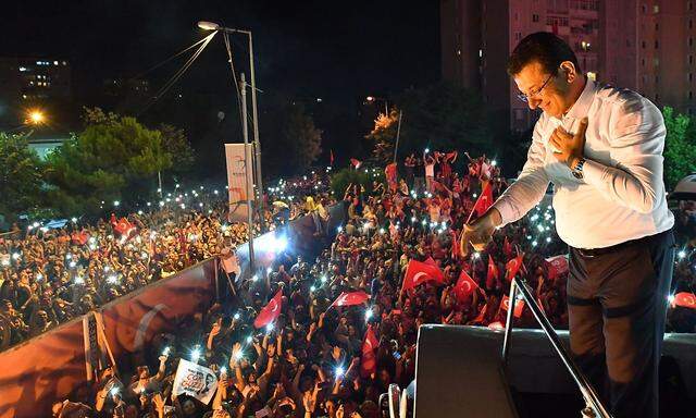 Er wird Bürgermeister von Istanbul: Ekrem İmamoğlu wurde Sonntagabend bejubelt. 
