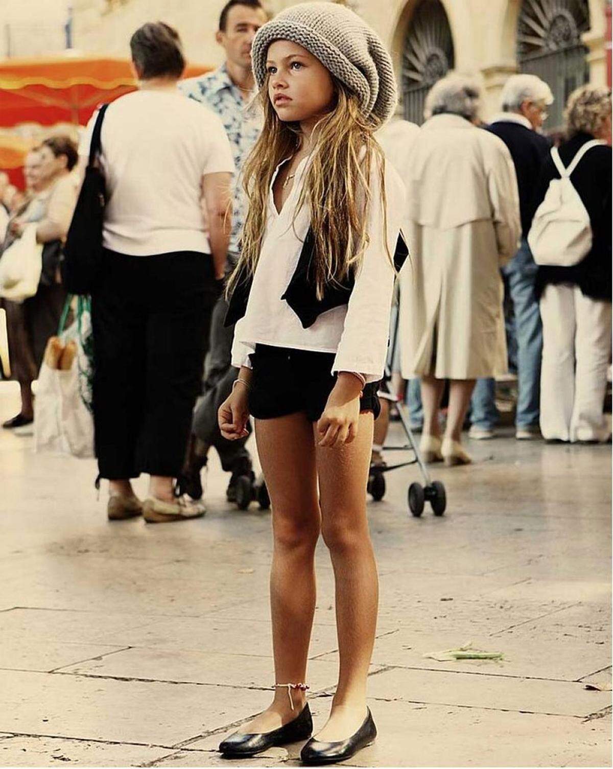 Das ist Thylane Lena-Rose Blondeau, ein gefragtes Profimodel, auch wenn sie nicht an die Standard-Mindest-Größe für weibliche Mannequins von 180 cm herankommt. Das wird sie vielleicht auch nie, man weiß es noch nicht, die kleine Französin ist erst 10 Jahre alt.