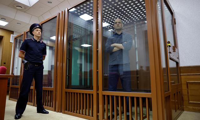 Die russische Justiz führte den US-Korrespondenten Evan Gershkovich vor Gericht in Jekaterinburg vor. 