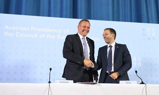 Verteidigungsminister Mario Kunasek (FPÖ) und Innenminister Herbert Kickl (FPÖ)