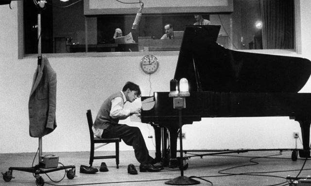 Glenn Gould und sein Steinway. Keiner zelebrierte die Beziehung zu seinem Instrument wie er.