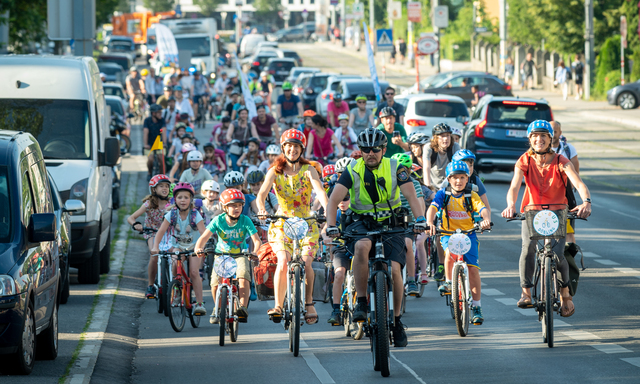 Per Bicibus können auch Volksschulkinder, wie hier in Döbling, selbst mit dem Fahrrad zur Schule fahren. 