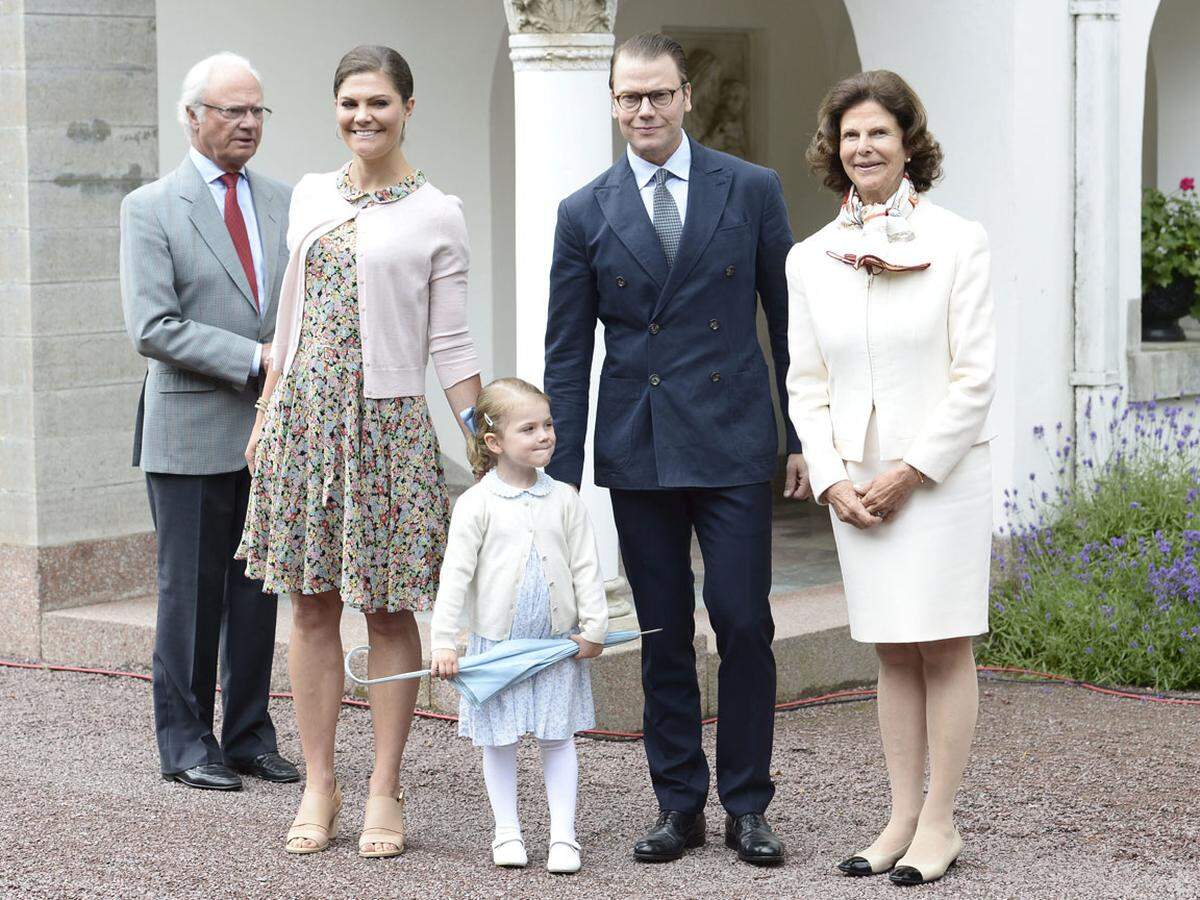 Im März nächsten Jahres soll ihre Tochter Estelle (3, Mitte) ein Geschwisterchen bekommen.