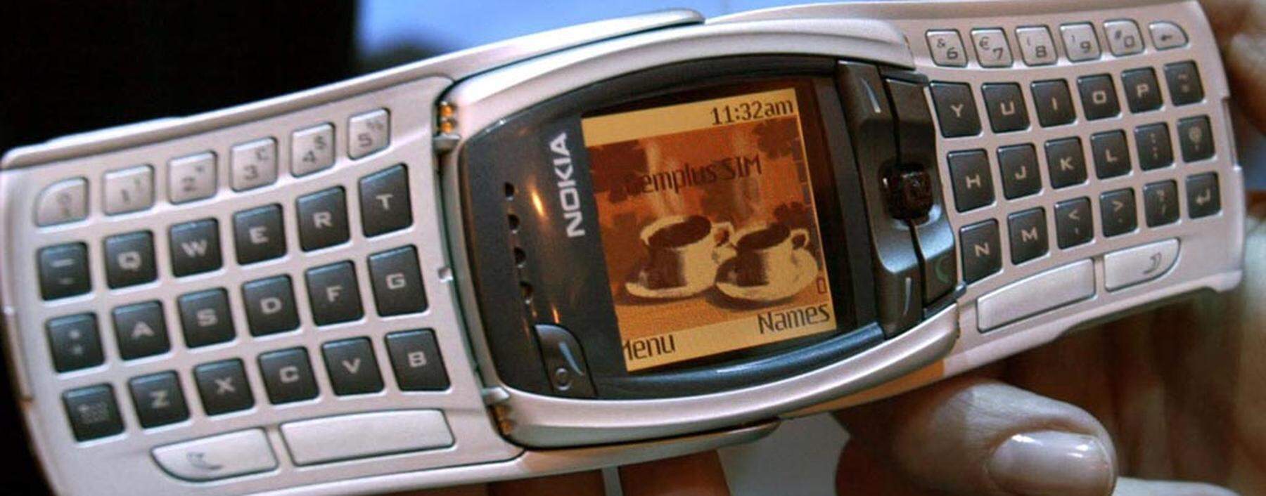 Phone maker Nokia showed off their new 6800 mobile phone November 18, 2002 at COMDEX in Las Vegas. T..