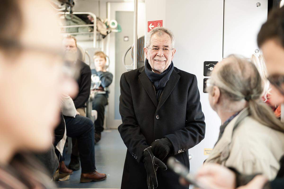 Der designierte Bundespräsident trat am Samstag des dritten Adventwochenendes die Reise mit der Mariazeller Bahn an.