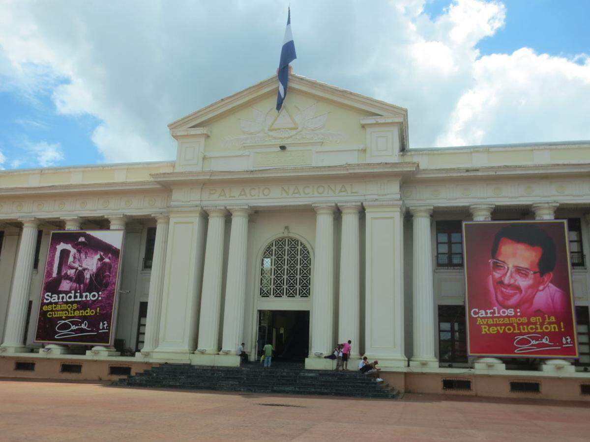 Auf dem Revolutionsplatz steht der Palacio Nacional de la Cultura, bis 1979 der Kongress, heute ein Revolutionsmuseum ...