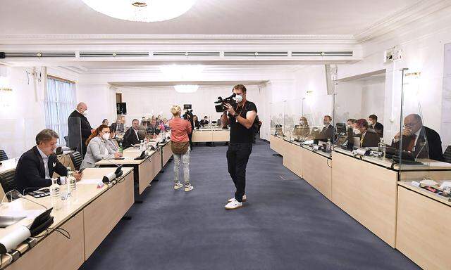 Kameraschwenk vor dem Start der letzten Sitzung des Ibiza-U-Ausschusses im September. Während den Befragungen darf auch beim kommenden U-Ausschuss über mutmaßliche Korruption der ÖVP nicht gefilmt werden. 