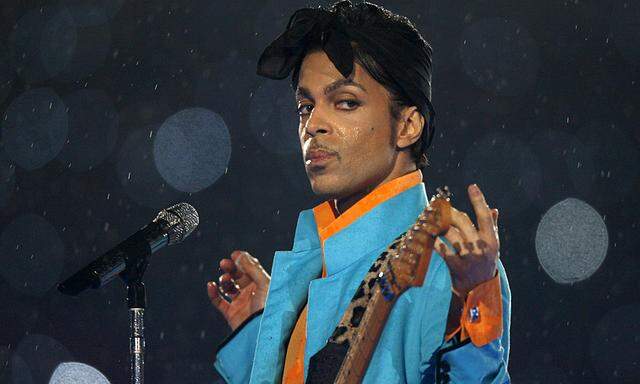 Prince performs during the halftime show of the NFL´s Super Bowl XLI football game in Miami