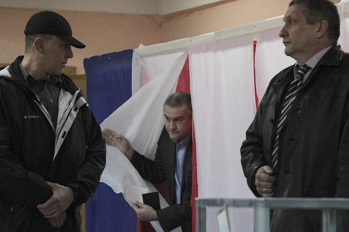 Der prorussische Regierungschef Sergej Aksjonow sprach bei der Stimmabgabe von einem "historischen Moment".