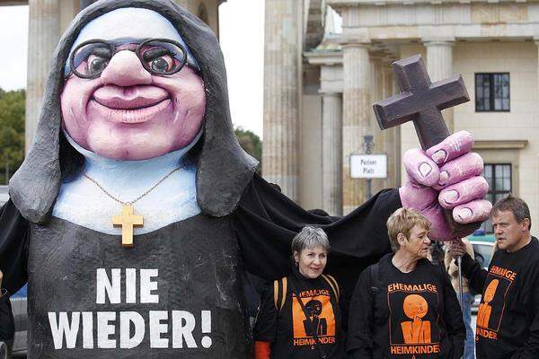 Weiter: Bilder von der Demo gegen den Papst