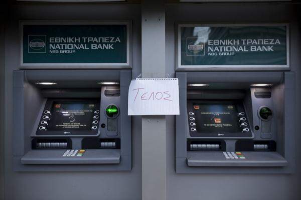 Bereits am Samstag waren jedoch 500 von 7000 griechischen Geldautomaten leer gewesen– darunter auch die beiden im Parlament.