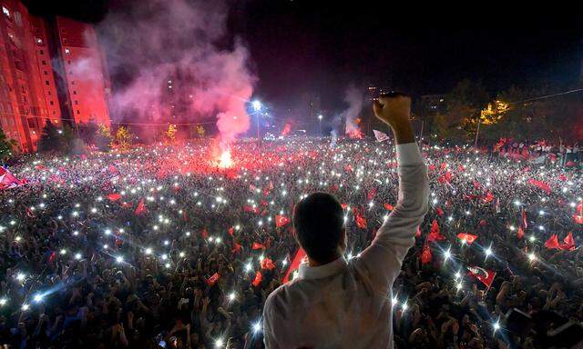 Dass Ekrem Imamoğlu, der Kandidat der Opposition, im politisch und wirtschaftlich so wichtigen Istanbul gewonnen hat, ist eine deutliche Erschütterung von Erdoğans Macht.