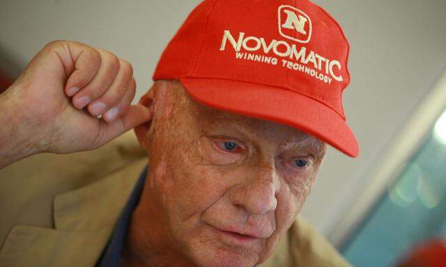 Kaum hat Niki Lauda seine alte Fluglinie zurück, herrscht bereits Aufregung um die neuen Dienstverträge für die Mitarbeiter