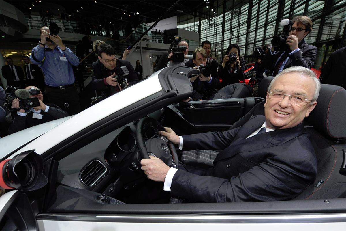 Unangefochten und mit großem Abstand an der Spitze steht Volkswagen-CEO Martin Winterkorn. Er verdiente 2011 rund 16,60 Millionen Euro - und damit fast so viel wie Siemens-Chef Löscher und Daimler-Chef Zetsche zusammen.