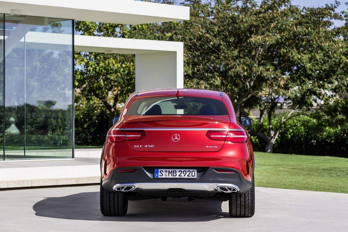 Das GLE Coupé bringt den Vortrieb mit einem permanenten Allradantrieb auf die Straße.