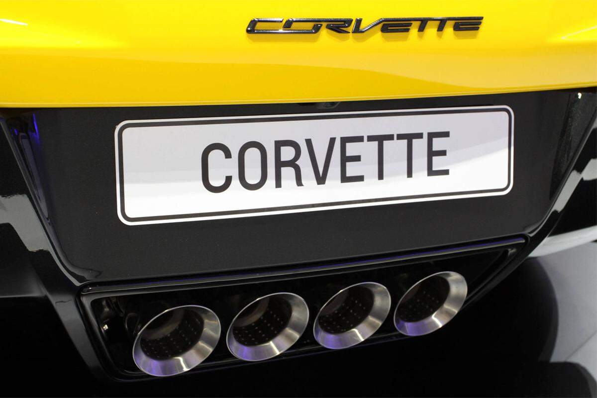 Die Brachialkraft stammt aus einem 6,2 Liter großen V8-Motor. Praktisch: Das Verdeck der Corvette kann bei bis zu 50 km/h Geschwindigkeit geöffnet werden.