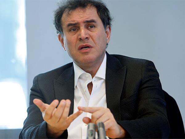 Nouriel Roubini von der New York University prophezeite bereits 2006 bei einem Vortrag vor dem Internationalen Währungsfonds, dass die US-Immobilienblase bald platzen und die Wirtschaft in eine tiefe Rezession stürzen werde.Schwarzmaler Roubini wurde damals ausgelacht. "Jetzt brauchen wir einen starken Drink", sagte der Moderator, das Publikum lachte.