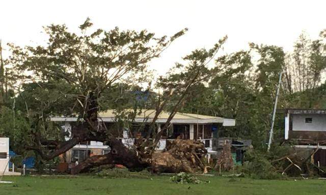 Ein Bild aus Tanauan, wo der Taufin "Phanfone" mehrere Häuser zerstört hat.